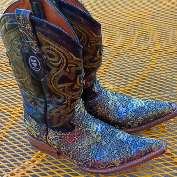 Black stone Boots, pointed toe, gold thread and sequins - Picture 2 of 8